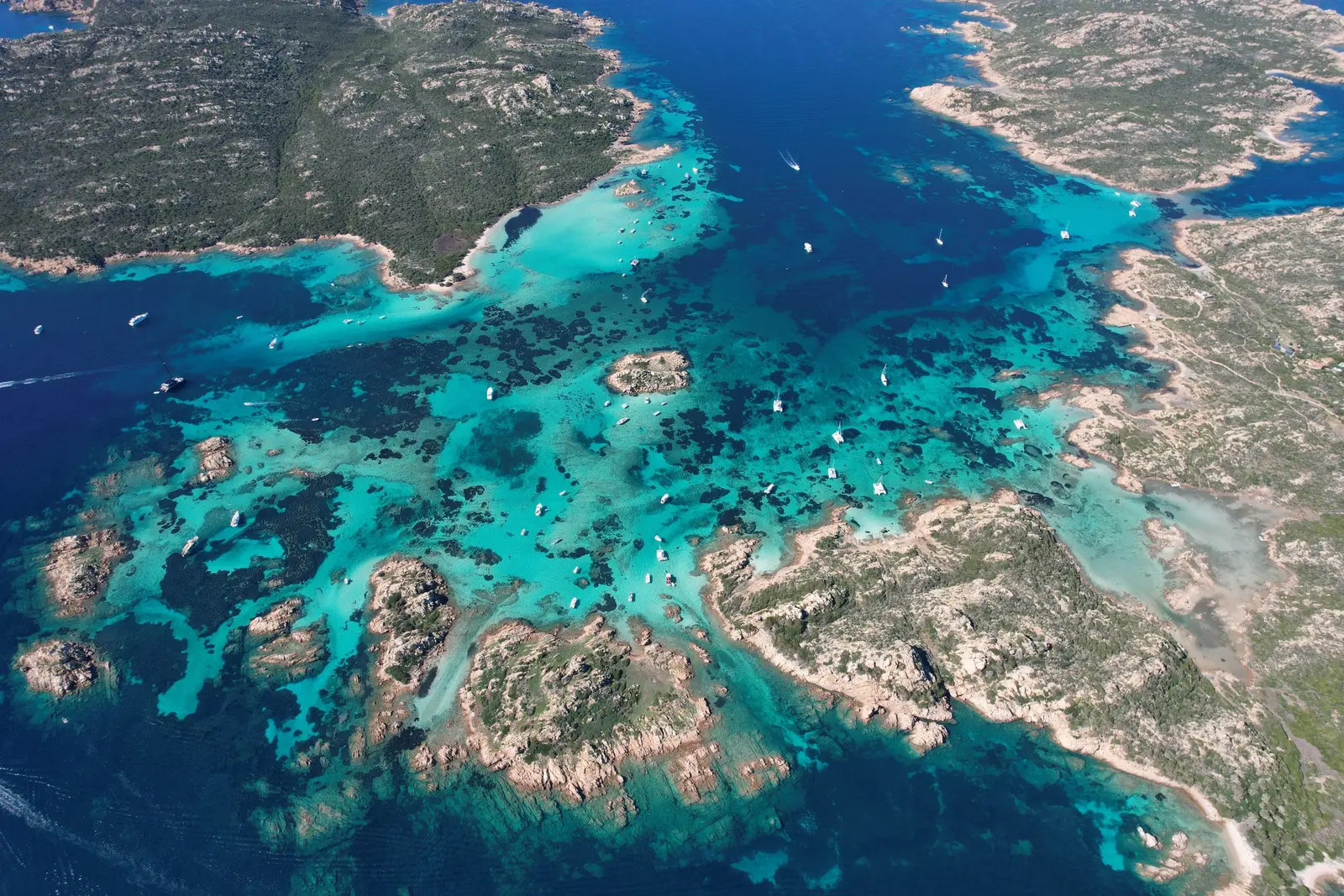 Le acque turchesi delle Piscine Naturali tra Budelli, Razzoli e Santa Maria